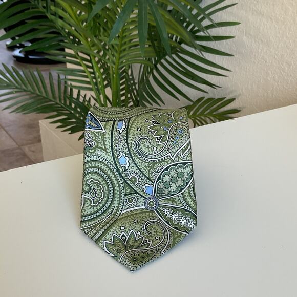 Geoffrey Beene Other - Geoffrey Beene Green Paisley Mens One Size Adjustable Tie